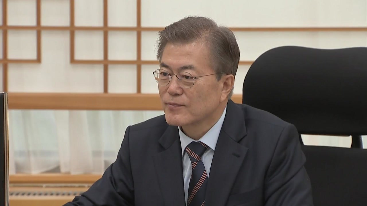 문 대통령 지지율 하락, 한국당↑...정국 전망 / YTN