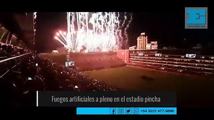 Fuegos artificiales en la inauguración del estadio de Estudiantes