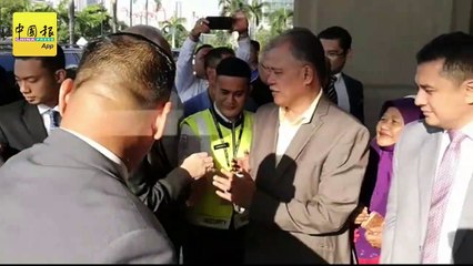 ◤SRC洗钱案◢“Bossku”没在怕  纳吉笑脸迎人