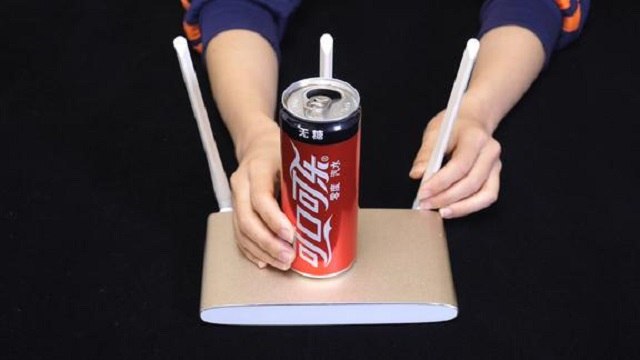 【Enhance the secret of WiFi signals】今天才知道，在路由器上摆个易拉罐，WiFi信号就可以增强3倍