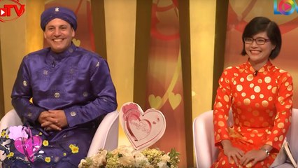 Chàng trai Italia chạy xe máy chở vợ từ Hà Nội vào Sài Gòn tham gia ghi hình Vợ Chồng Son