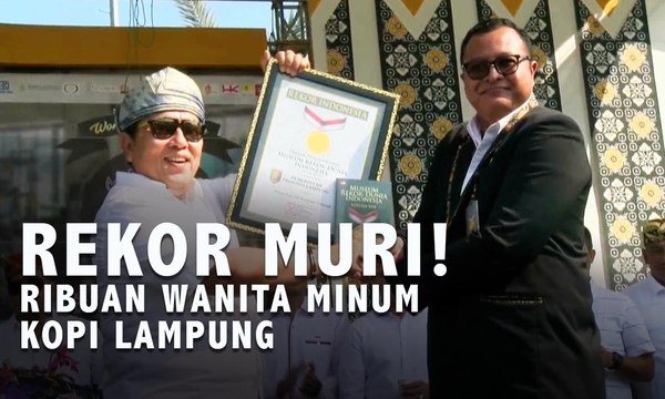 Rekor Muri! Ribuan Wanita Minum Kopi Lampung Serentak