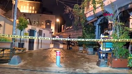 Karaköy'de cami yanında esrarengiz ceset