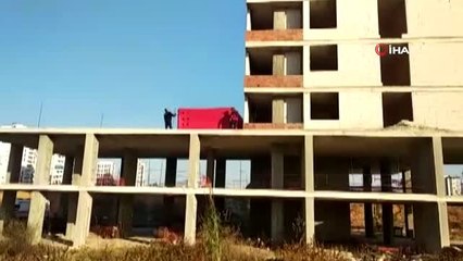 Parasızlıktan intihara kalkıştı, para saçtı