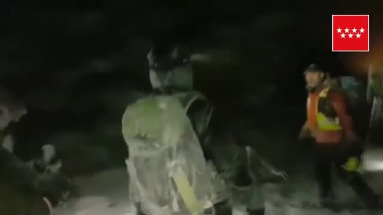Rescatan a dos montañeros perdidos por la niebla en la cumbre del Peñalara