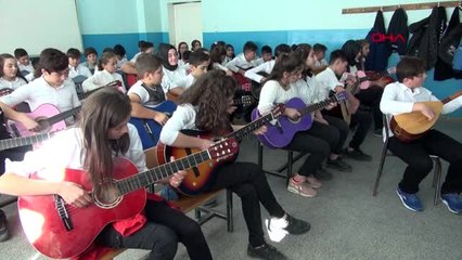 Samsun 'konservatuar'a dönüştürdüğü okulda öğrencilerin hayalleri değişiyor