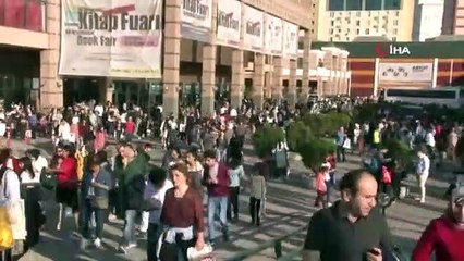 Binlerce kişi kitap fuarına akın etti