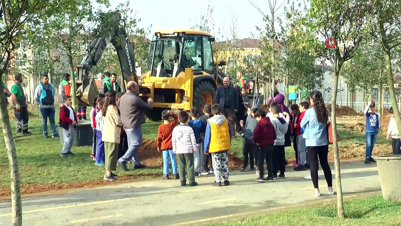 AK Parti Genel Başkan Yardımcısı Kaya, 'Geleceğe Nefes' için fidan dikti