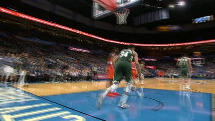 Скачать видео: Bucks set up Giannis for huge dunk