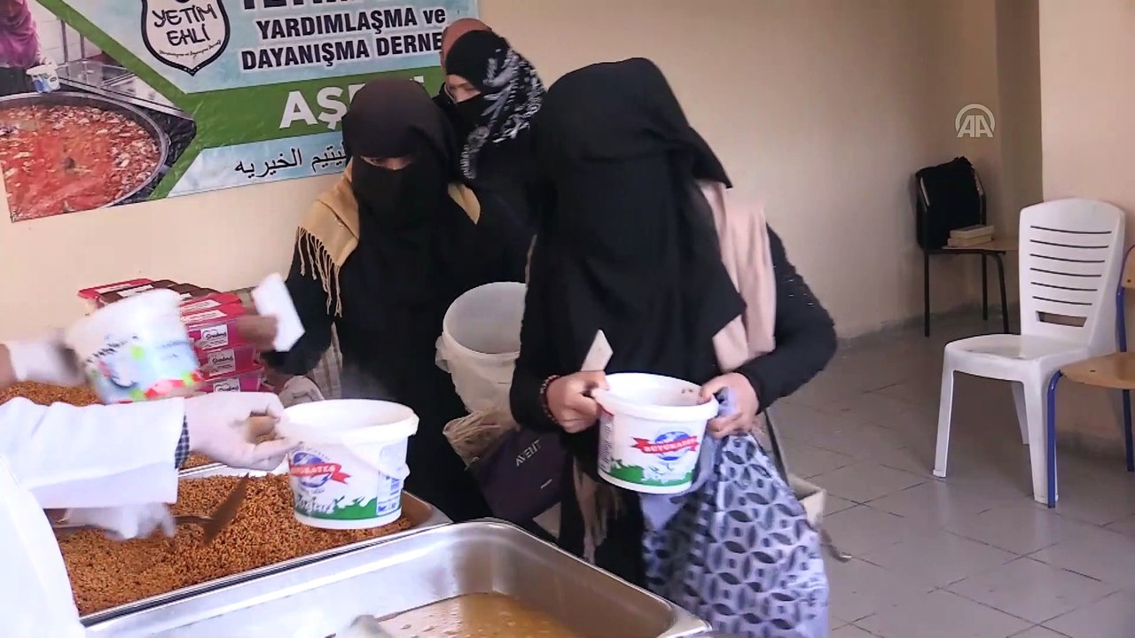 Suriye sınırında kazanlar yetimler için kaynıyor - ŞANLIURFA