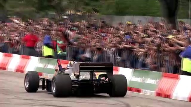 Ayrton Senna recebe homenagem nas ruas de São Paulo