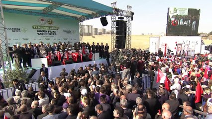 Bakan Çavuşoğlu Antalya’da ‘Geleceğe Nefes’ için ağaç dikti