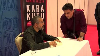 İstanbul-kitap fuarı'nda rekor imza soner yalçın'ın