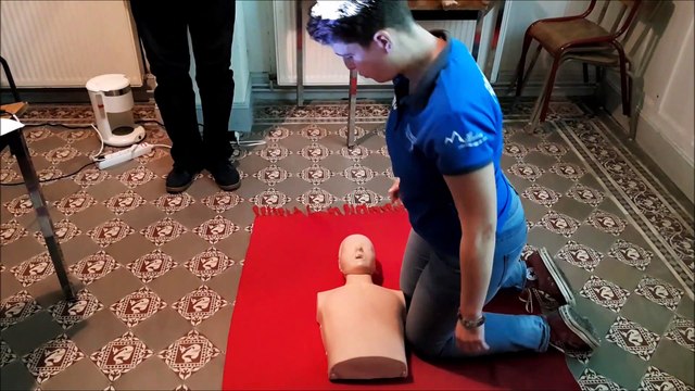 Gestes qui sauvent : le massage cardiaque