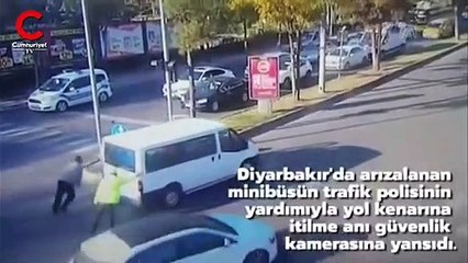 Aracı arıza yaptı... Yardımına trafik polisi yetişti!