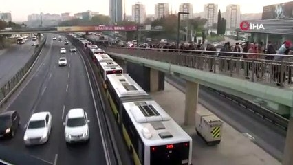 Metrobüs yoğunluğu dikkat çekti