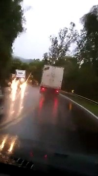 Un camionneur limite la casse après une panne de freins