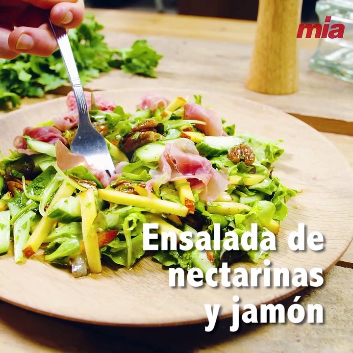 Ensalada de nectarinas y jamón