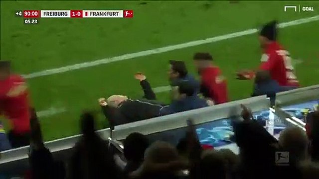 David Abraham rakip teknik direktöre omuz attı, ortalık savaş alanına döndü