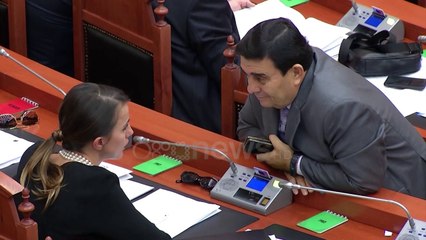 Ora News - Kushtetuesja, në dorë të Metës