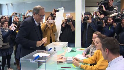 Quim Torra vuelve a llamar a Sánchez y Moncloa le responde que estaba reunido