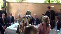 Bakan Soylu Cizre'de esnafı ziyaret edip vatandaşlarla çay içti