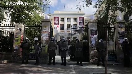 ΑΣΟΕΕ: Ένταση και επεισόδια με τα ΜΑΤ να μπαίνουν στο Πανεπιστήμιο