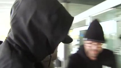 Neymar se deja ver en el aeropuerto de Barcelona para volver a París