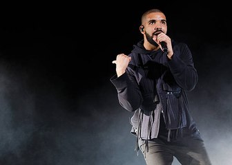 Drake Gets Booed Off Stage During Camp Flog Gnaw Performance