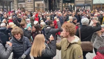 El tiempo de bailes, abierto en Viena el 11.11 a las 11:11 con gran cuadrilla