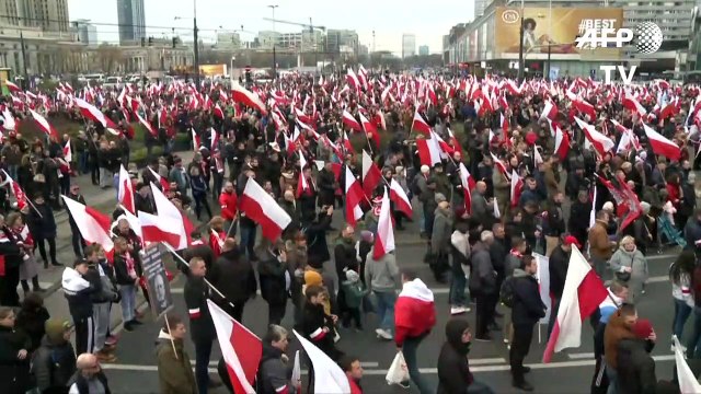 Zehntausende bei Unabhängigkeitsmarsch der extremen Rechten in Warschau
