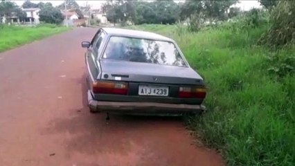 Sem as rodas, Voyage é encontrado abandonado no Santa Cruz