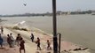 Les grandes marées dans le Gange en Inde sont impressionnantes