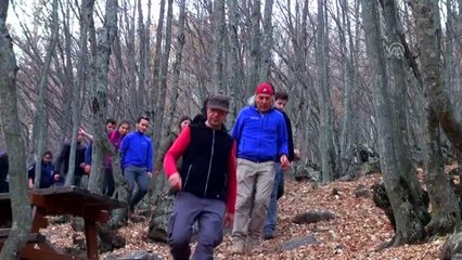 Üniversite öğrencileri Karagöl'de çevre temizliği yaptı