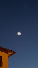 Une lumière étrange dans le ciel
