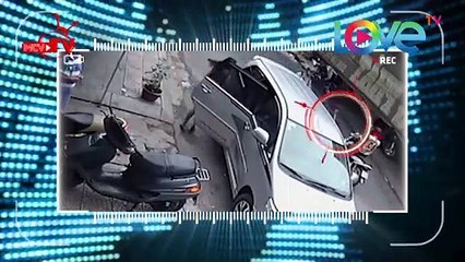 Tai nạn thảm khốc do người đàn ông vô tư mở cửa ô tô ngoài đường