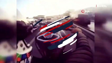 Motosikletini polislerin üstüne sürerek böyle kaçtı