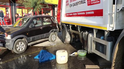 Çöp kamyonuyla çarpışan otomobildeki 3 kişi yaralandı - BOLU