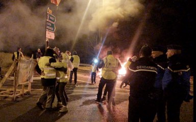 Un an de gilets jaunes : en Haute-Savoie, ils valsent sur Piaf avant d’être expulsés de leur rond-point