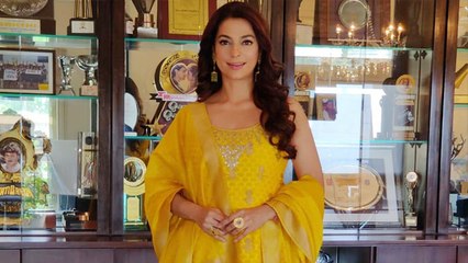 Juhi Chawla looks beautiful in yellow outfit;Watch video | FilmiBeat