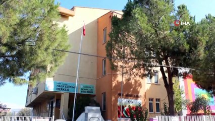 Ukraynalı genç kadın 3 haftada Türkçe okuma yazmayı öğrendi