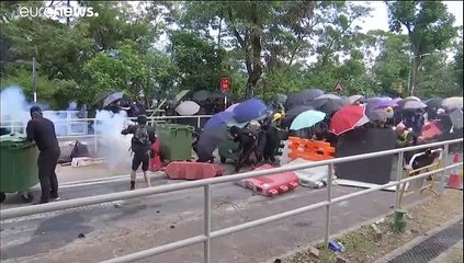 Hong Kong brucia ancora