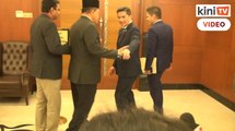 Biarlah dia, itu bos dia - Azmin respon Hishammuddin