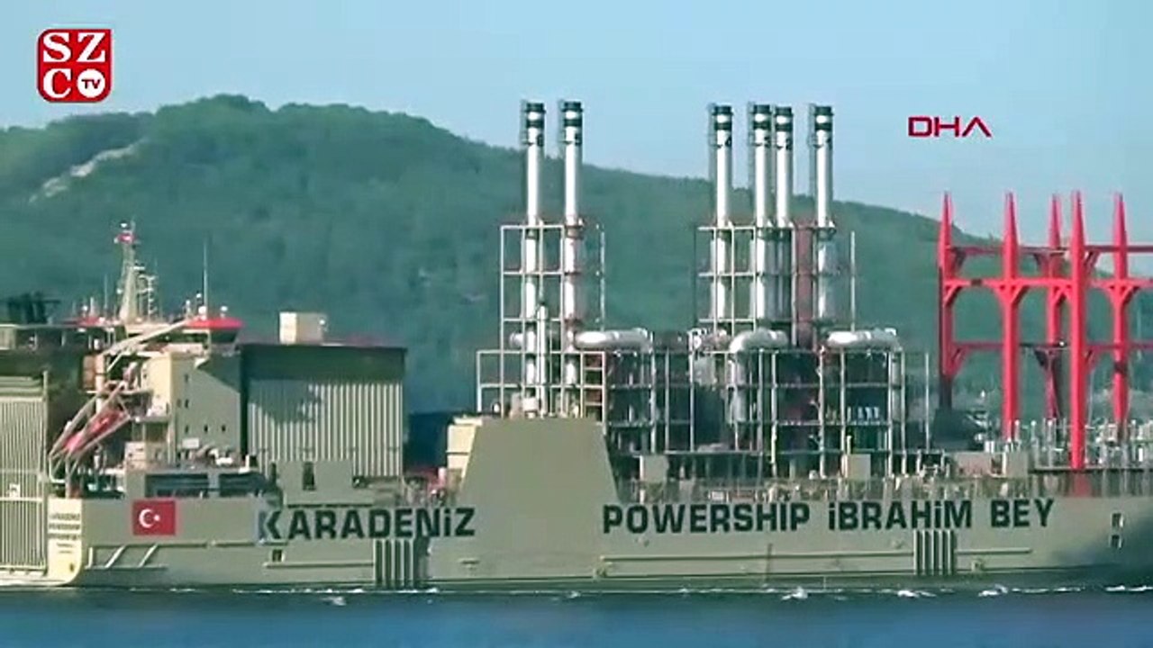 Yüzen enerji gemisi Çanakkale Boğazı'ndan geçti