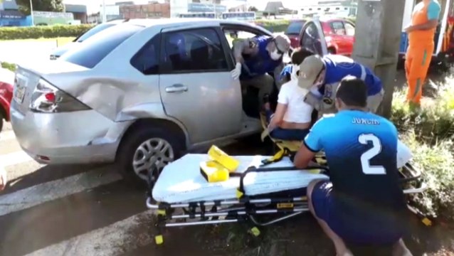 Perseguição policial termina em acidente, na Avenida Rocha Pombo