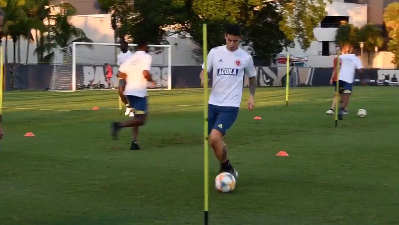 James entrena con Colombia