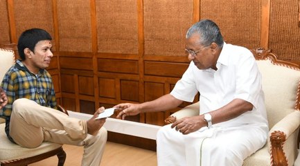 Differently-abled artist pranav donates to CM's Distress Relief Fund | Oneindia Malayalam