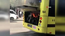 Alev alan halk otobüsü şoförünün zamanında müdahalesi ile söndürüldü