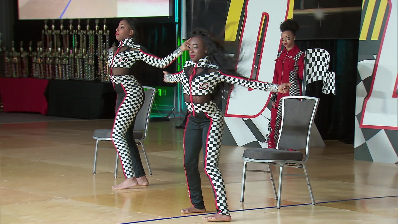 LifetimeBring It!Bonus Dancing Dolls Creative DanceS5E16 video