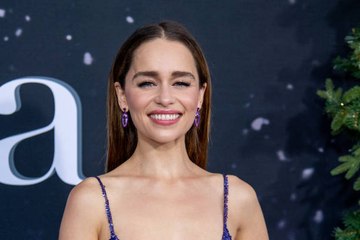 Emilia Clarke veut être la première James Bond girl
